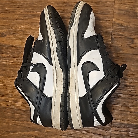 Nike Low Top Dunks - Picture 4 of 4